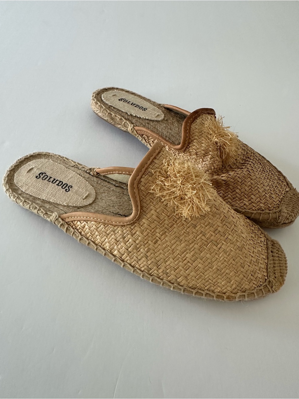Soludos Women’s Beige Raffia Pom Mules Size 6.5 Summer Slip Ons